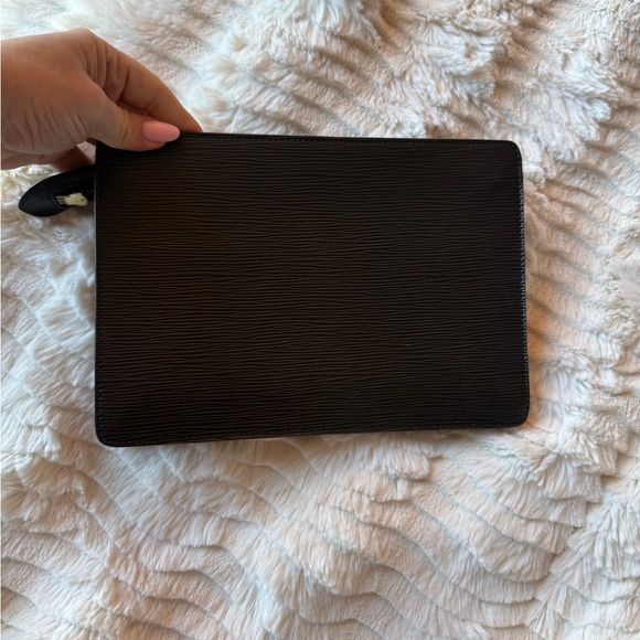 Louis Vuitton Epi Pochette - Picture 4 of 9